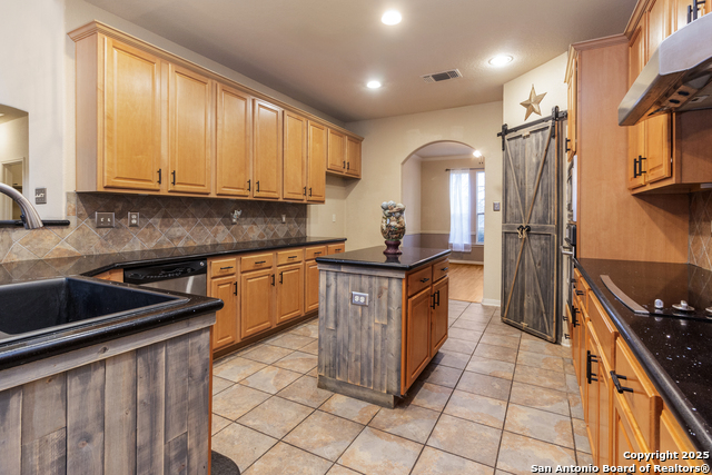 9223 Saucedo Dr Property Photo 7