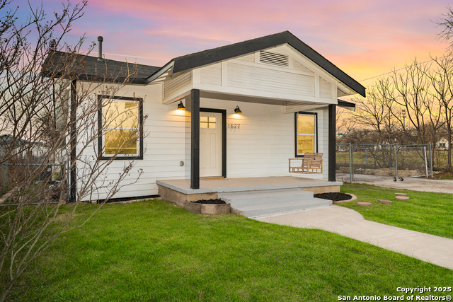 1527 W French Pl Property Photo