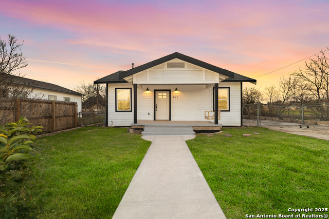 1527 W French Pl Property Photo 2
