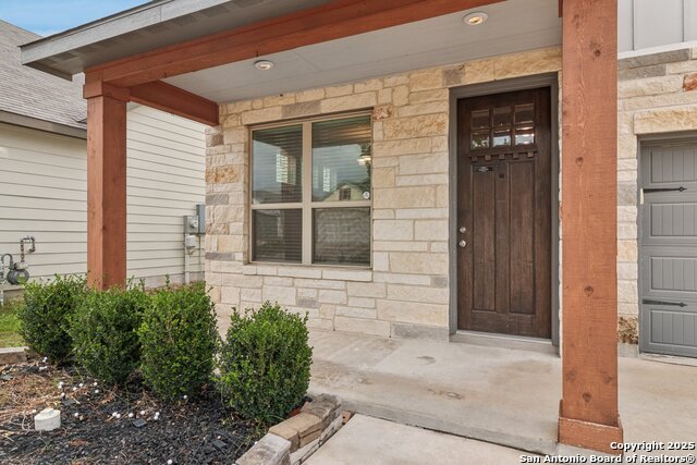 11518 Lightning Way Property Photo 4