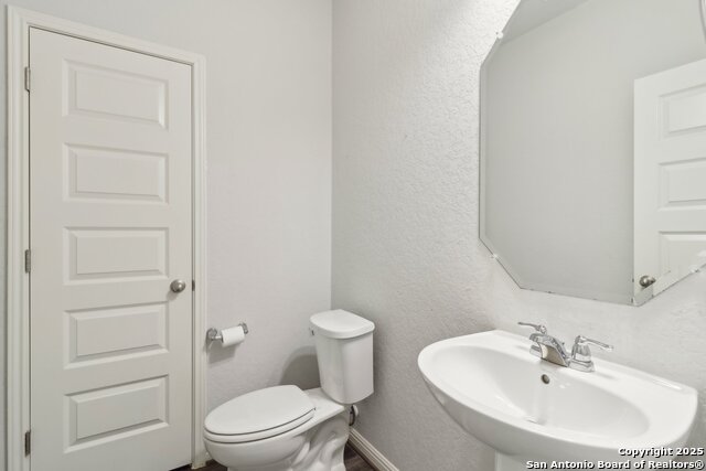 11518 Lightning Way Property Photo 8