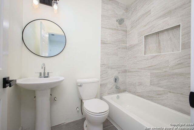 931 Serenade Dr Property Photo 17