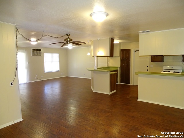 4850 Shadydale Dr Property Photo 6