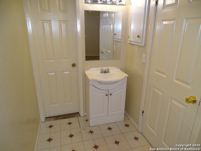 4850 Shadydale Dr Property Photo 21