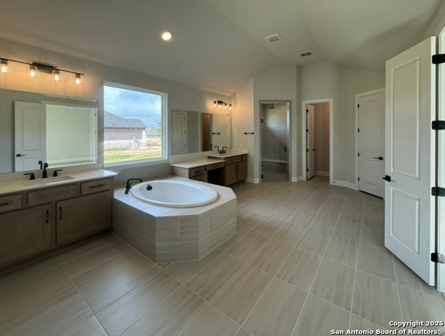 1172 Blackburnian Property Photo 27