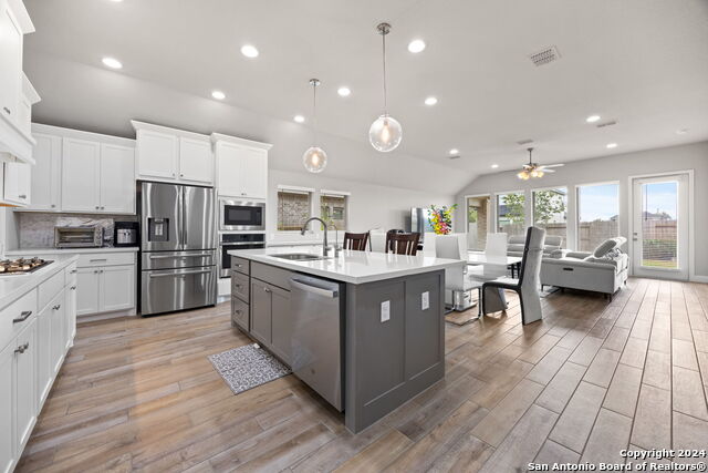 9328 Trestle Creek Property Photo 4