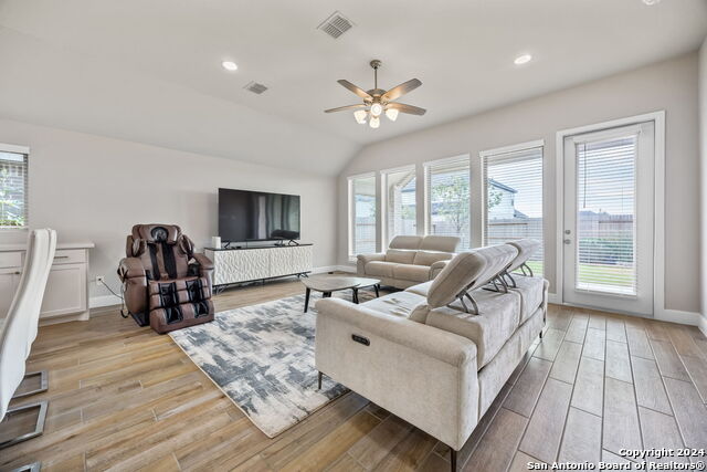 9328 Trestle Creek Property Photo 7