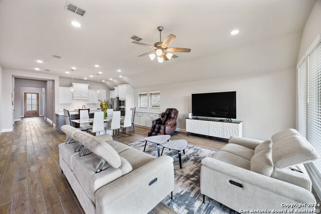 9328 Trestle Creek Property Photo 8