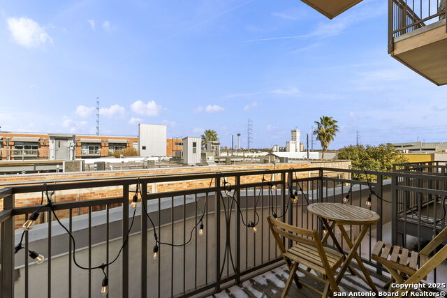 1401 S Flores St Property Photo 4
