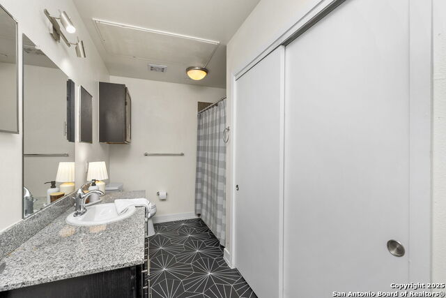 1401 S Flores St Property Photo 18