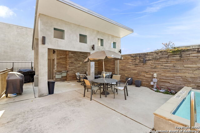 1401 S Flores St Property Photo 27