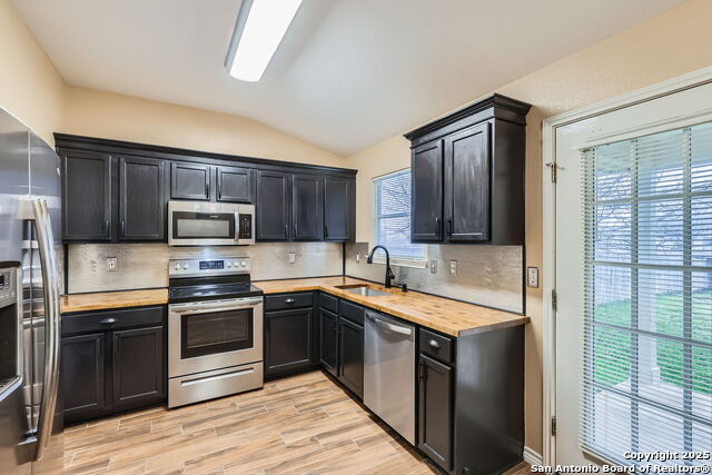 7923 Coastal Run Property Photo 5