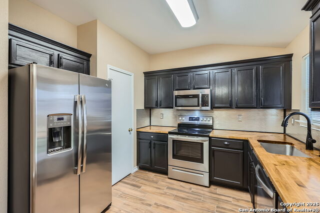 7923 Coastal Run Property Photo 6
