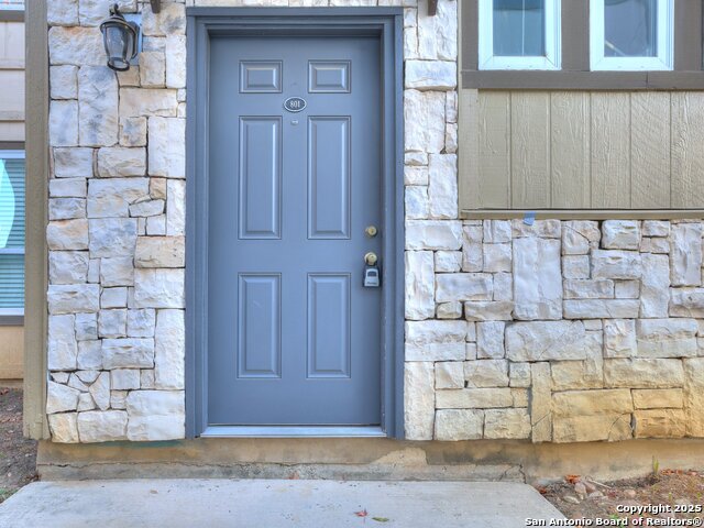 100 Lorenz Rd Property Photo 3