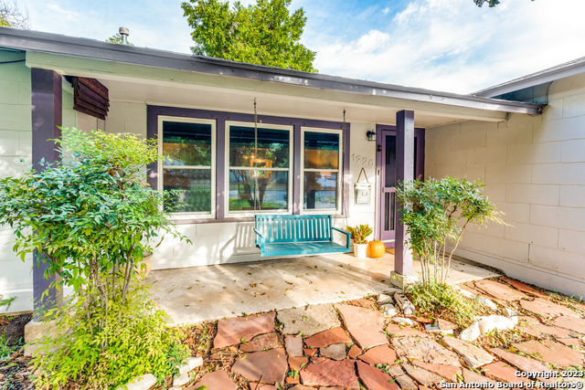 1220 Lee St Property Photo