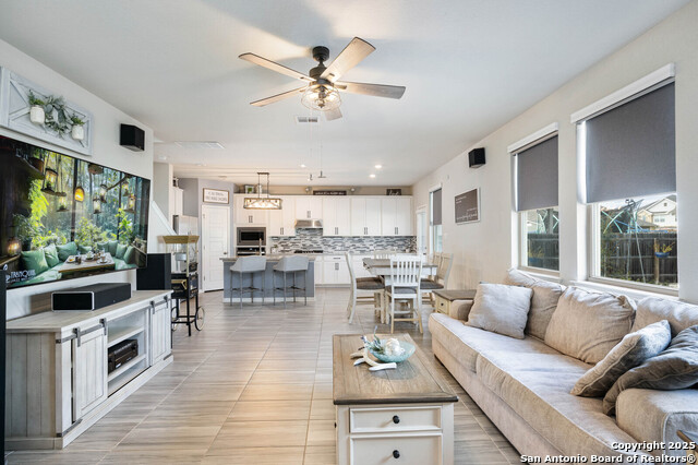 2527 Castello Way Property Photo 7