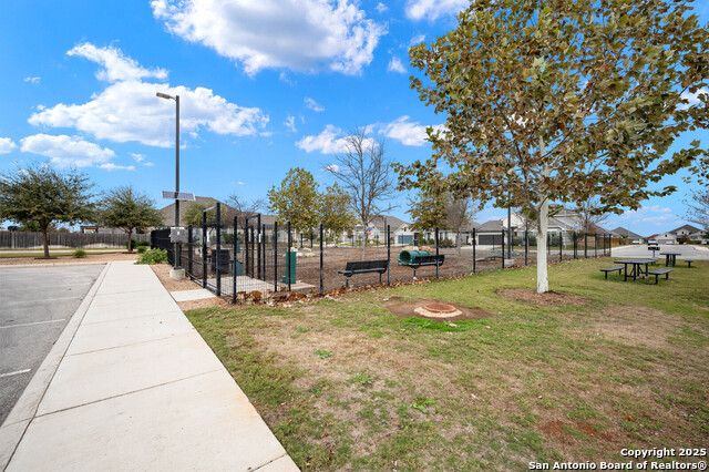 2527 Castello Way Property Photo 32