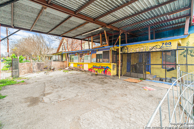 700 Porter Property Photo 3
