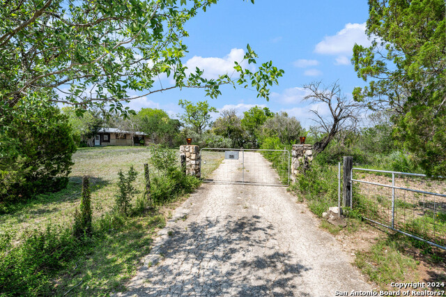 932 Toepperwein Rd Property Photo 1