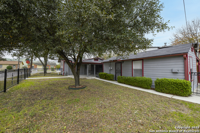 1731 E Carson St Property Photo 2