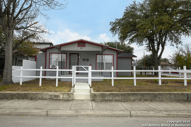 1731 E Carson St Property Photo 3