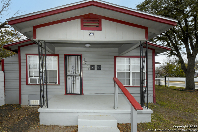 1731 E Carson St Property Photo 4