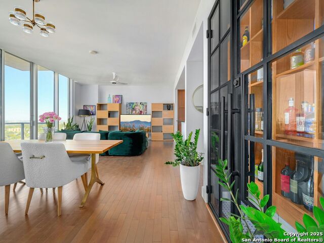 610 E Market St Property Photo
