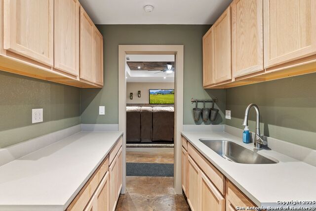 6905 West Ave Property Photo 7