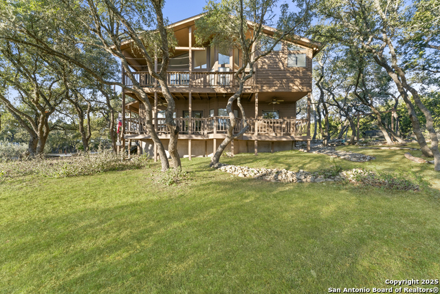 1560 Roadrunner Ln Property Photo 2