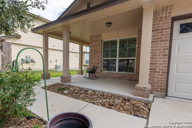 734 Wolfeton Way Property Photo 5