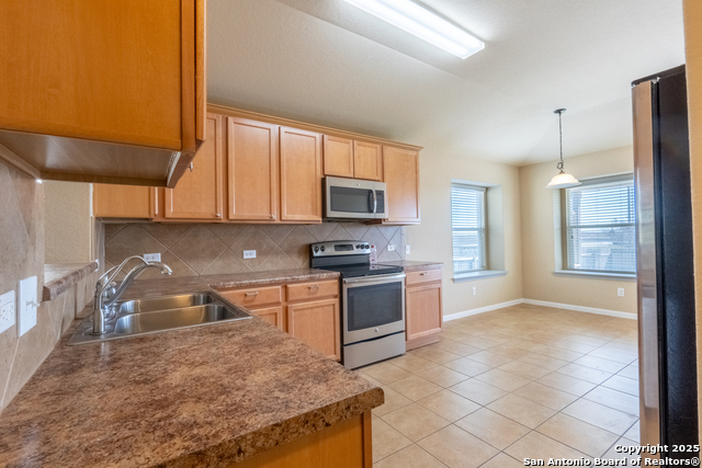 734 Wolfeton Way Property Photo 10