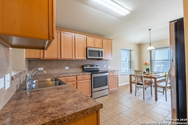 734 Wolfeton Way Property Photo 13