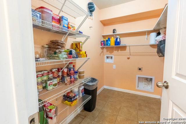 734 Wolfeton Way Property Photo 14