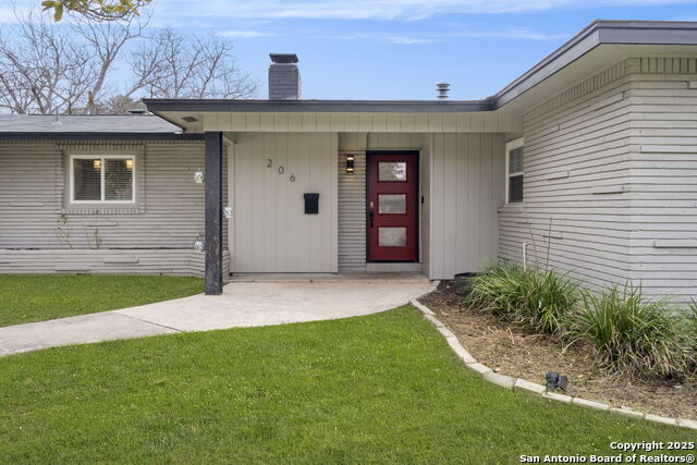 206 Grotto Blvd Property Photo 4