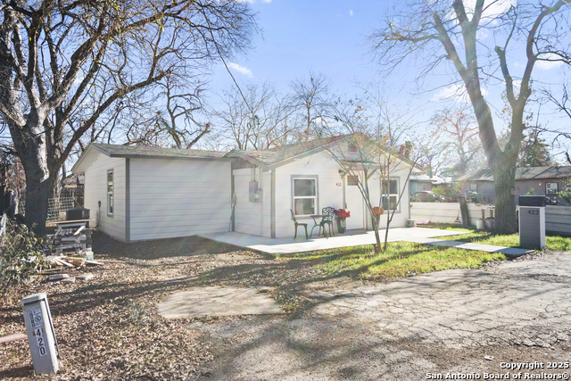 422 Apolonio St Property Photo 21