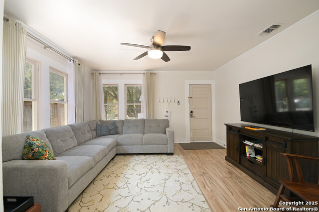 208 Mission St Property Photo 2