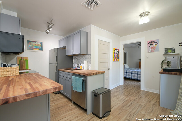 208 Mission St Property Photo 5
