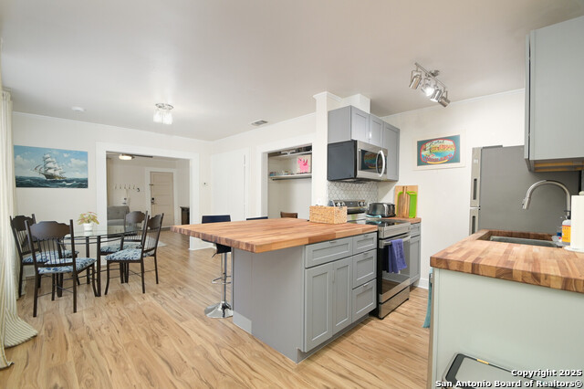 208 Mission St Property Photo 7