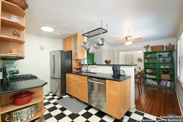 208 Mission St Property Photo 16