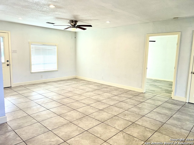 8211 White Oak Property Photo 4