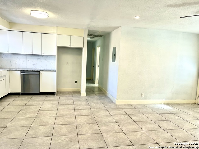 8211 White Oak Property Photo 8