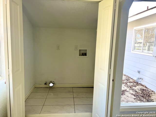 8211 White Oak Property Photo 10