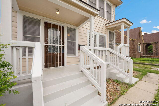 707 N Pine St Property Photo 1