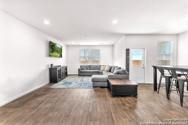 401 Signe Property Photo 6