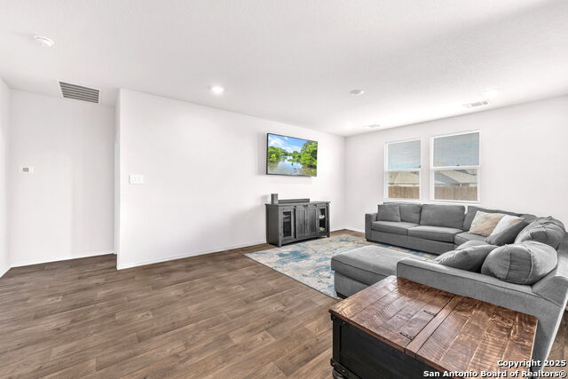 401 Signe Property Photo 7