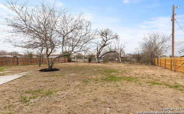 601 W Moore Ave Property Photo 4