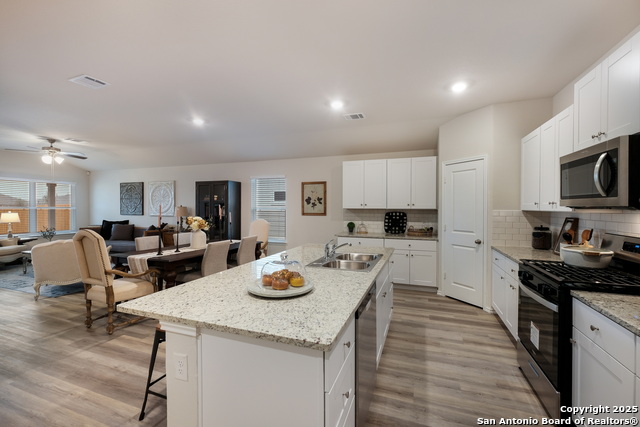 4323 Caraway Bay Property Photo 8