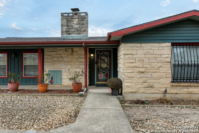 158 E Arrowhead Dr Property Photo 1