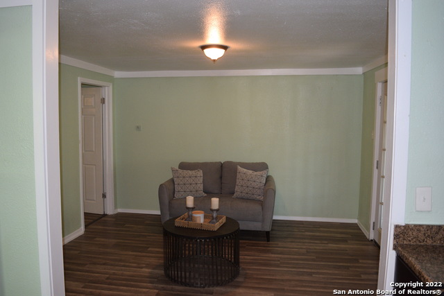 587 Overhill Dr Property Photo 2