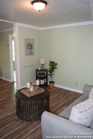 587 Overhill Dr Property Photo 3